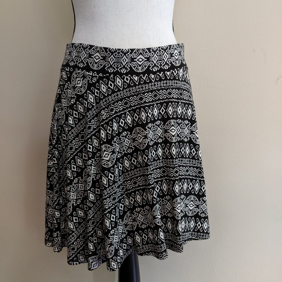Decree Dresses & Skirts - NWOT Black and White Skirt